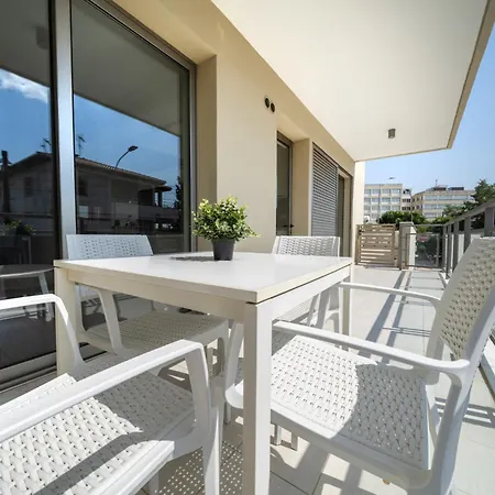 شقة Luxurious 2 Bedroom Flat Strovolos