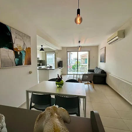 Luxurious 2 Bedroom Flat * Strovolos