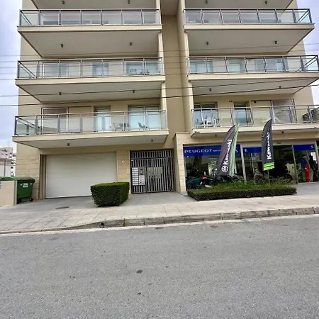 Luxurious 2 Bedroom Flat *