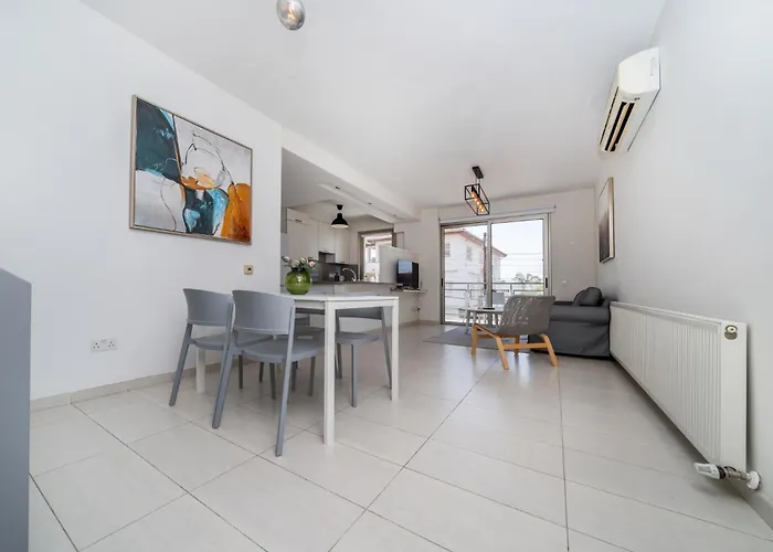 Luxurious 2 Bedroom Flat *