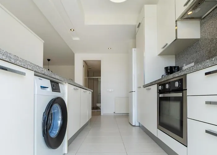 Luxurious 2 Bedroom Flat *