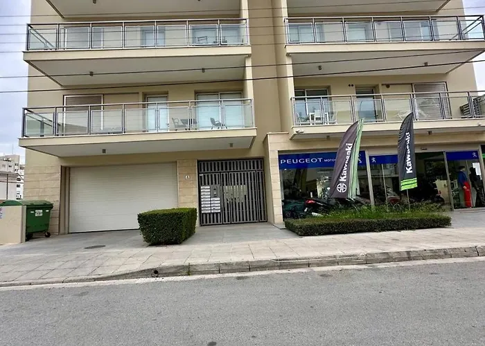 Luxurious 2 Bedroom Flat *